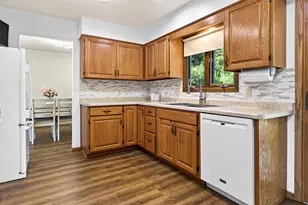 1235 S Westhaven Dr, Oshkosh, WI 54904 - Photo 10