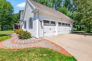 2415 Maple Grove Dr, Neenah, WI 54956 - Photo 4