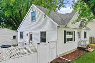 1643 W Mason St, Green Bay, WI 54303 - Photo 2