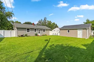 424 Memory Ct, Green Bay, WI 54301 - Photo 4