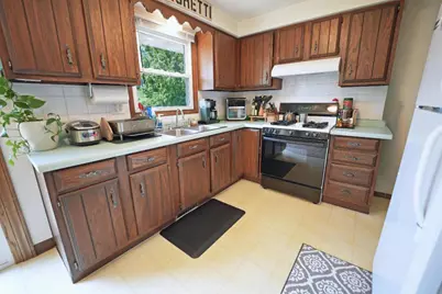 2915 Brookview Court, Green Bay, WI 54313 - Photo 6