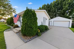 1124 Grove St, Menasha, WI 54956 - Photo 2