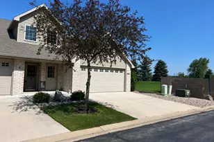 1685 W Main Cir, De Pere, WI 54115 - Photo 2