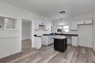 236 W South Park Ave, Oshkosh, WI 54902 - Photo 16