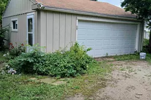 236 W South Park Ave, Oshkosh, WI 54902 - Photo 2