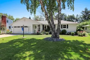1421 Argonne Dr, Green Bay, WI 54304 - Photo 4