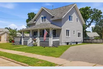 427 5th Street, Waupaca, WI 54981 - Photo 1