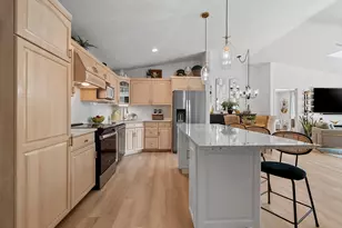 1600 Rustic Oaks Ct, Green Bay, WI 54301 - Photo 4