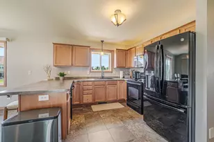 2631 Grassy Ln, Neenah, WI 54956 - Photo 14