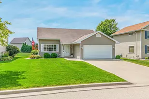 2631 Grassy Ln, Neenah, WI 54956 - Photo 4