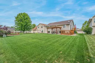 2631 Grassy Ln, Neenah, WI 54956 - Photo 40
