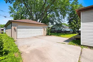 965 Betty Ave, Neenah, WI 54956 - Photo 2