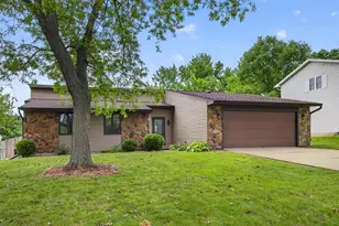 2554 Wildflower, Green Bay, WI 54311 - Photo 2