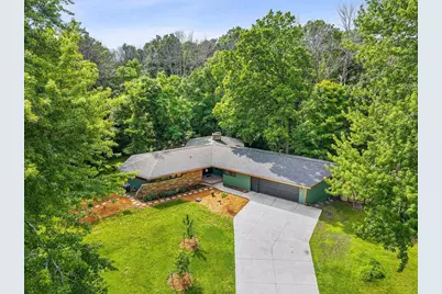 W6439 Lakeview Court, Menasha, WI 54952 - Photo 2