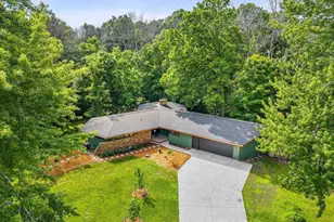 W6439 Lakeview Ct, Menasha, WI 54952 - Photo 2