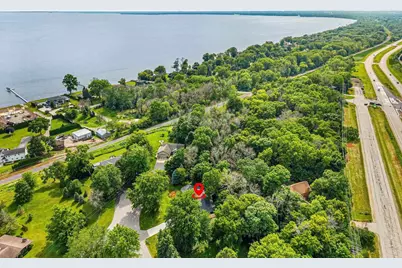 W6439 Lakeview Court, Menasha, WI 54952 - Photo 6