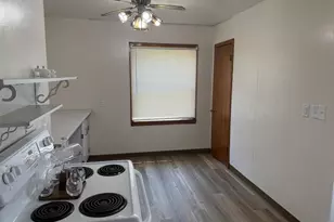 141 McKinley Ave, Clintonville, WI 54929 - Photo 2