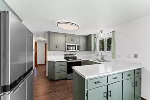 2365 Nicole Ann Cir, Green Bay, WI 54311 - Photo 8
