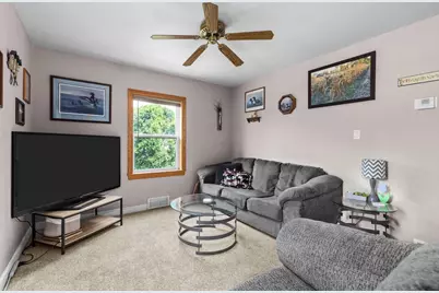 882 Higgins Avenue, Neenah, WI 54956 - Photo 18