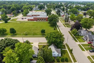 882 Higgins Ave, Neenah, WI 54956 - Photo 6