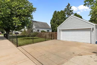882 Higgins Avenue, Neenah, WI 54956 - Photo 4