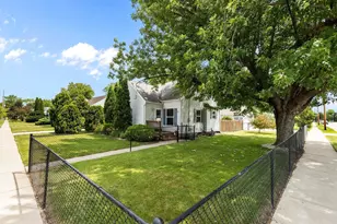 882 Higgins Ave, Neenah, WI 54956 - Photo 2