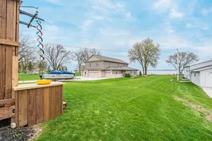 N8805 Lakeshore Dr, Van Dyne, WI 54979 - Photo 38