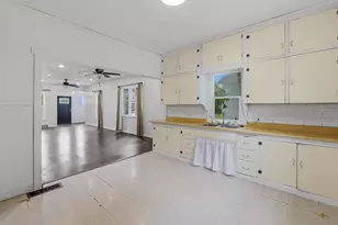 615 N Bateman St, Appleton, WI 54911 - Photo 2