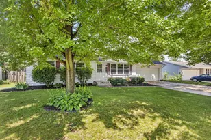 1510 Lindale Ln, Green Bay, WI 54313 - Photo 2