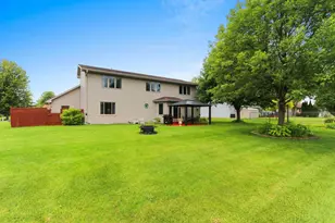 1194 Mdw Vw Ln, De Pere, WI 54115 - Photo 2