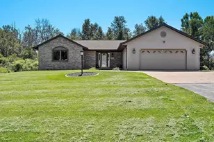 1397 Wellington Dr, Green Bay, WI 54173 - Photo 2
