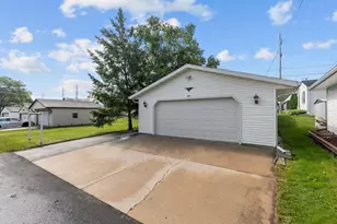 312 W 10th St, Kaukauna, WI 54130 - Photo 8