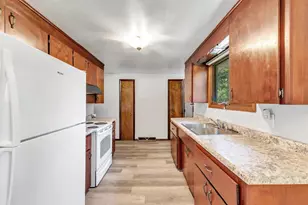1827 Cormier Rd, Green Bay, WI 54313 - Photo 16