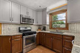 2623 W Sunnyview Cir, Appleton, WI 54914 - Photo 4
