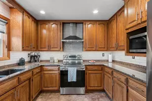 2842 Mayflower Rd, Green Bay, WI 54311 - Photo 10
