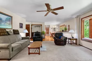 250 Traders Point Ln, Green Bay, WI 54302 - Photo 8
