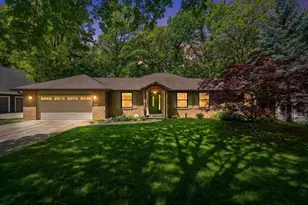 250 Traders Point Ln, Green Bay, WI 54302 - Photo 2