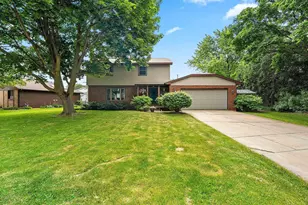716 Eau Claire Pl, De Pere, WI 54115 - Photo 2