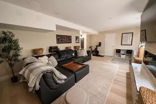 2485 Van View Ct, Green Bay, WI 54311 - Photo 8
