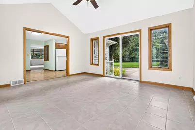 1049 Gregory Street, Neenah, WI 54956 - Photo 4