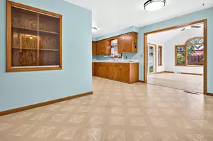 1049 Gregory St, Neenah, WI 54956 - Photo 6