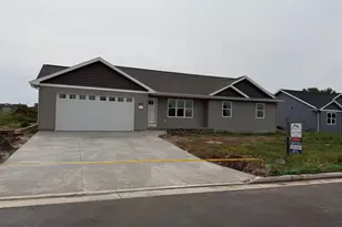 542 Riverview Dr, Berlin, WI 54923 - Photo 1