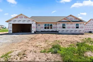 542 Riverview Dr, Berlin, WI 54923 - Photo 1