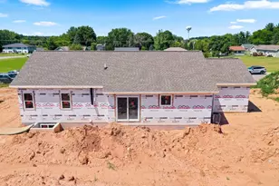 542 Riverview Dr, Berlin, WI 54923 - Photo 2