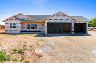 538 Riverview Dr, Berlin, WI 54923 - Photo 1