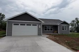 530 Riverview Dr, Berlin, WI 54923 - Photo 1