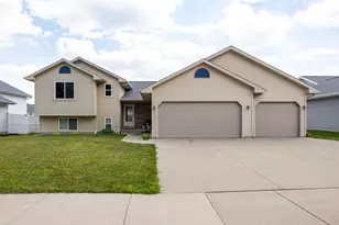 75 Jacob Ave, Oshkosh, WI 54902 - Photo 2
