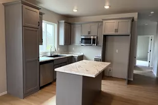 2209 Golden Gate Dr, Appleton, WI 54913 - Photo 4