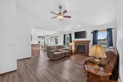 810 Killarny Trail, De Pere, WI 54115 - Photo 8