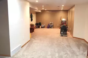 388 Wooden Shoe Cir, Kaukauna, WI 54130 - Photo 4